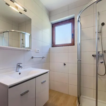 Apartman Apartment Zulijani A1&A2 *