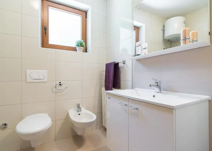 Apartman Zulijani A1&a2 *